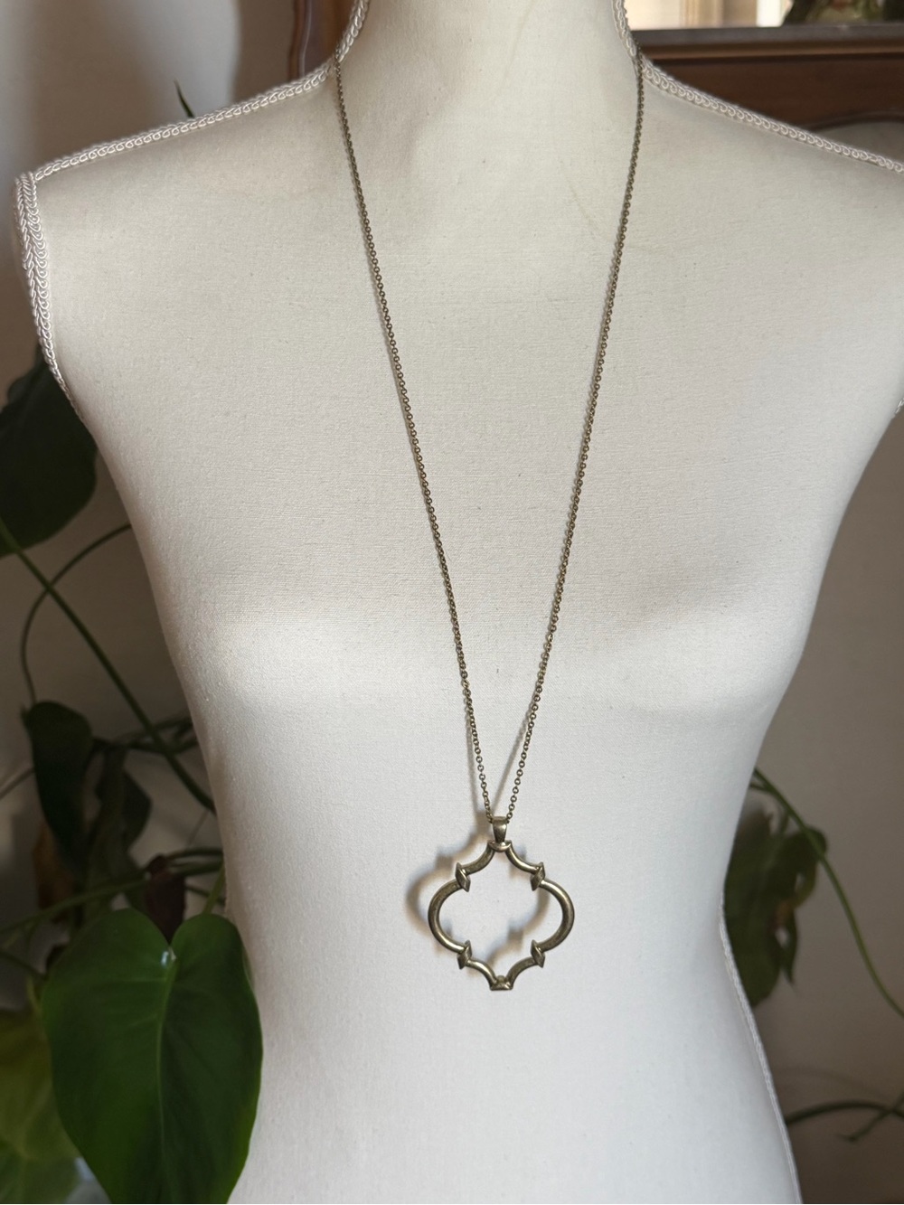 Vintage Gold-Tone Quatrefoil Pendant Necklace